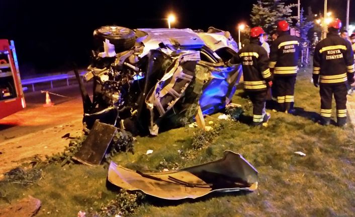 Hurdaya dönen otomobildeki 6 kişi kazadan yaralı kurtuldu