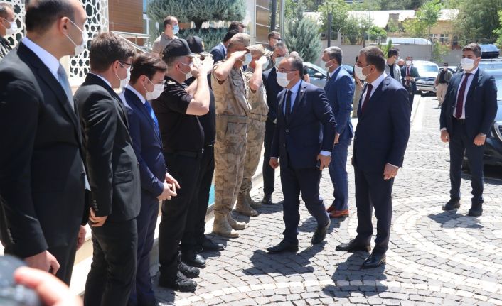 İçişleri Bakan Yardımcısı Çataklı Siirt’te ’Düzensiz göçmenler’ değerlendirme toplantısına katıldı