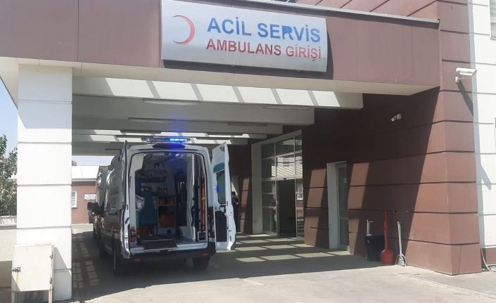 İkinci kattan düşen genç yaralandı