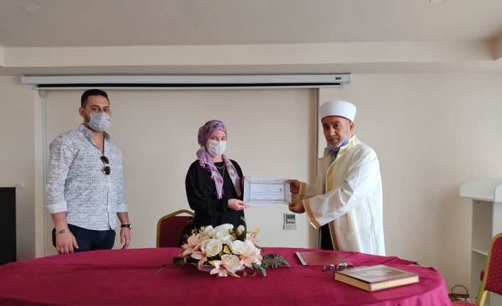 Isparta’da Alman uyruklu kadın İslamiyet’i seçti