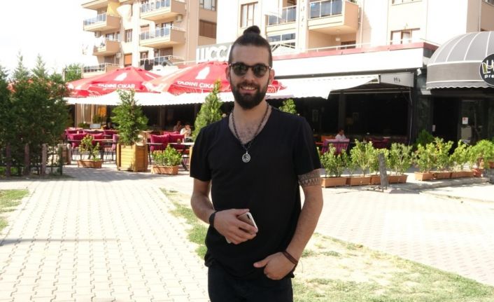 Ispartalı genç, hobi olarak seslendirdiği şarkı için Ukrayna’da klip çekti