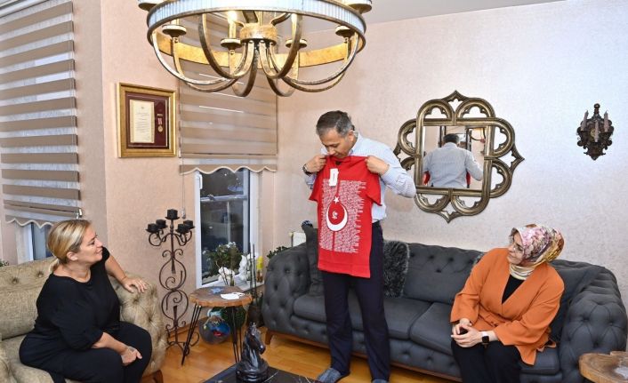 İstanbul Valisi Ali Yerlikaya, 15 Temmuz şehidi Batuhan Ergin’in ailesini ziyaret etti