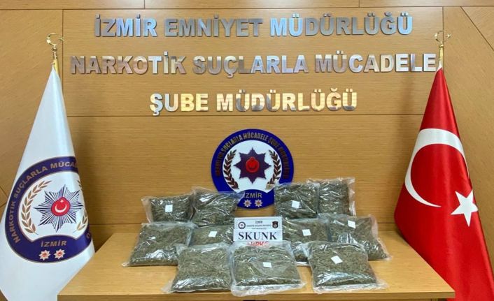 İzmir’de otoyol gişelerinde uyuşturucu operasyonu: 3 gözaltı