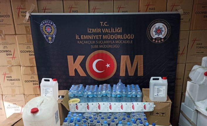 İzmir’de piyasa değeri bir buçuk milyon liralık kaçak ürün ele geçirildi