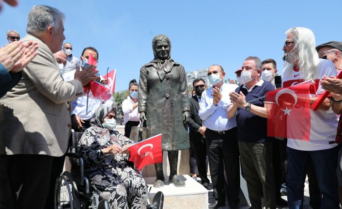 Kabotaj Bayramı’nda  Yat Limanı’nda simge isimlerin heykelleri açıldı