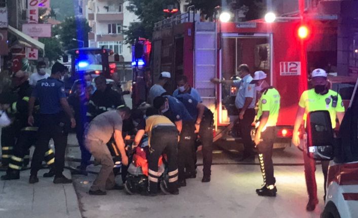 Kalorifer peteği keserken yangın çıkardılar: Dumanlar 5 katlı binayı sardı