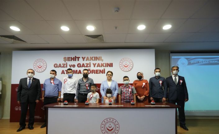 Kamu kurum ve kuruluşlarında istihdam edilecek şehit yakını, gazi ve gazi yakını atama töreni gerçekleştirildi