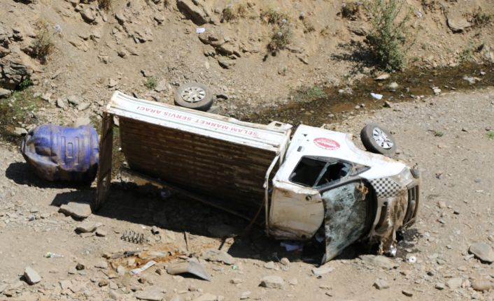 Kamyonet şarampole devrildi: 1 yaralı