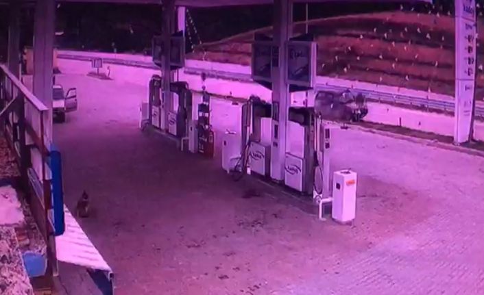 Karabük’te otomobilin panoya çarptığı kazanın yeni görüntüleri çıktı