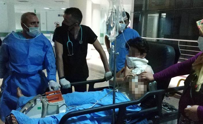 Karga kovalamak isterken ses fişeği ile kazara kendini vuran kız ağır yaralandı