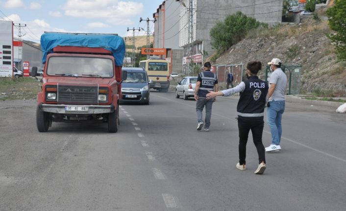 Kars’ta polisten bayram sonrası uygulama