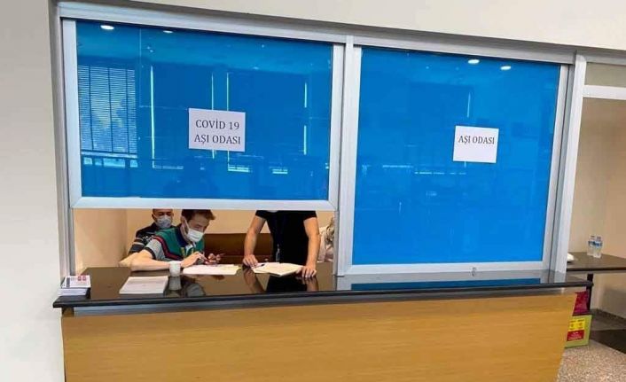 Kayseri Havalimanında Aşı Merkezi hizmete girdi