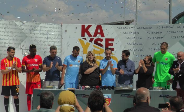 Kayserispor, otizm renkleri ve Selçuklu motifleri taşıyan yeni formasını tanıttı