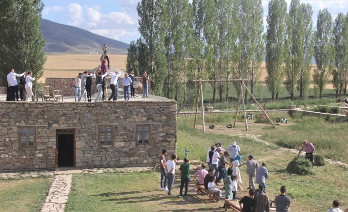 Kenan Yavuz Etnografya Müzesi’nde Tırpan Şenliği renkli görüntülere sahne oldu