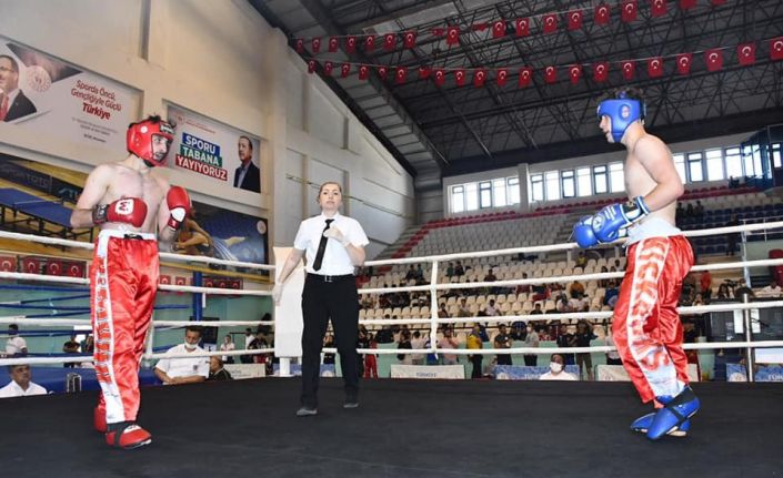 Kick Boks Türkiye Şampiyonasında Denizlili sporcular milli formayı giymeye hak kazandı