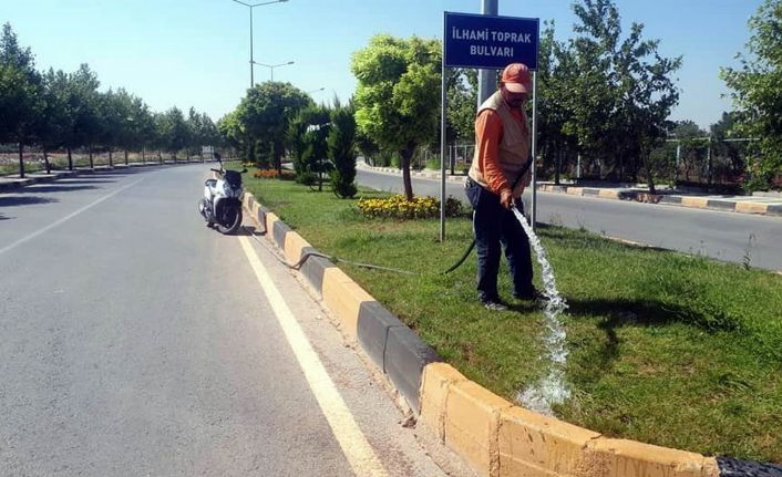 Kilis’te refüj ve bulvarda bayram temizliği