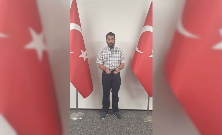 Kırmızı bültenle aranan ve Avrupa’ya kaçış hazırlığında olduğu belirlenen terör örgütü PKK/KCK üyesi "Piro Karker" kod adlı Cimşit Demir, MİT’in operasyonuyla Irak’ın kuzeyinde yakalanarak Türkiye’ye getirildi.