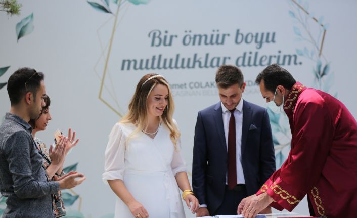 Kocasinan’da bir günde 27 çift mutlu yuvaların temelini attı