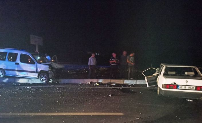 Konya’da otomobil ile hafif ticari araç çarpıştı: 4 yaralı