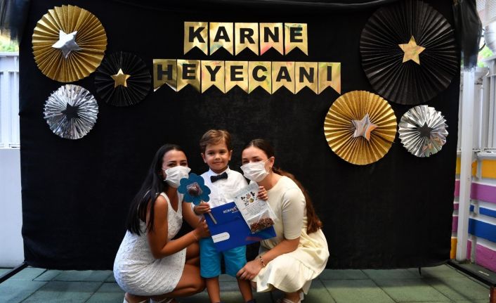 Kreş öğrencilerine sokak hayvanlarını beslemeleri için karne hediyesi olarak  mama dağıtıldı