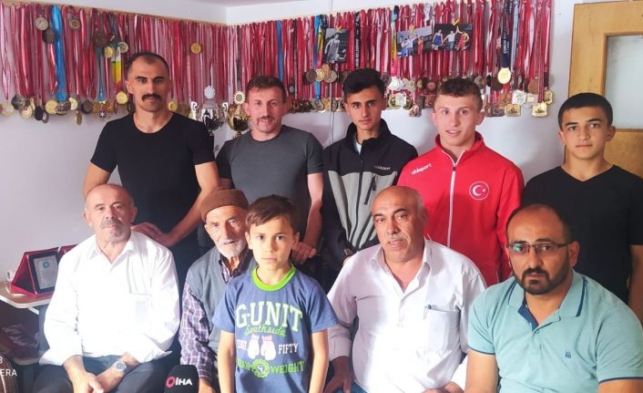 Madalya koleksiyoncusu aile