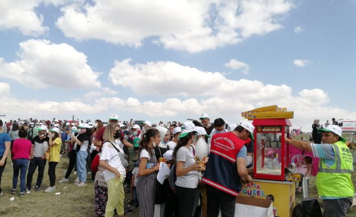 Mamak Belediyesinin düzenlediği "Geleneksel Kutludüğün Yayla Festivali" renkli görüntülere sahne oldu