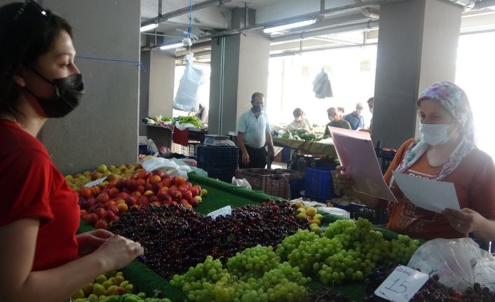 Marmaris’te pazarcı esnafı eski günlerine dönmek istiyor