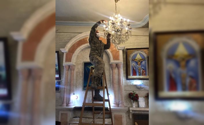 Mehmetçik, Barış Pınarı bölgesindeki Martuma Süryani Ortodoks Kilisesi’nin de bakım ve onarımını yaptı