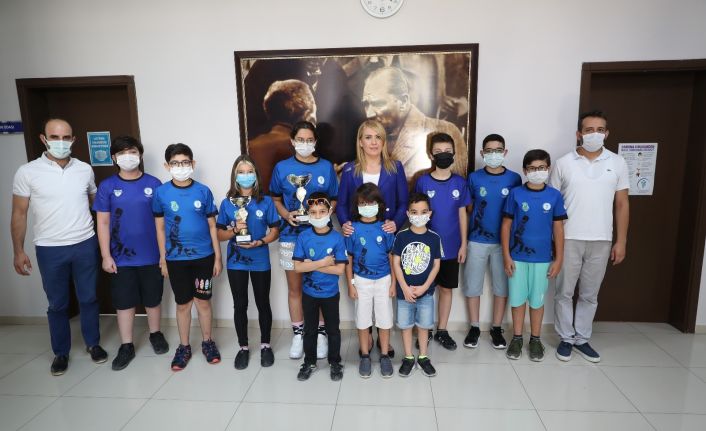 Merkezefendi Belediyesi Gençlik ve Spor Kulübü satranç takımı iki kupa kazandı