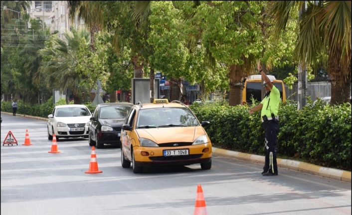 Mersin’de 4 günde 4 bin 824 araç denetlendi