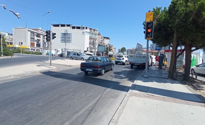 Minibüsle çarpıp hakaret ettiler, zorla başörtüsünü çıkardılar