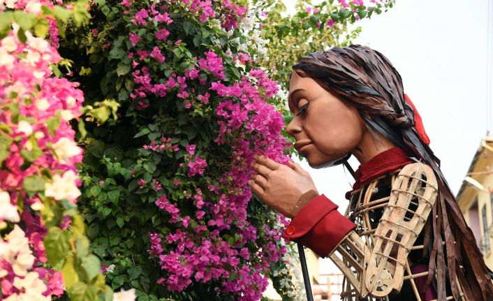 Mülteci çocukları simgeleyen kukla Amal’ın üçüncü durağı Tarsus oldu