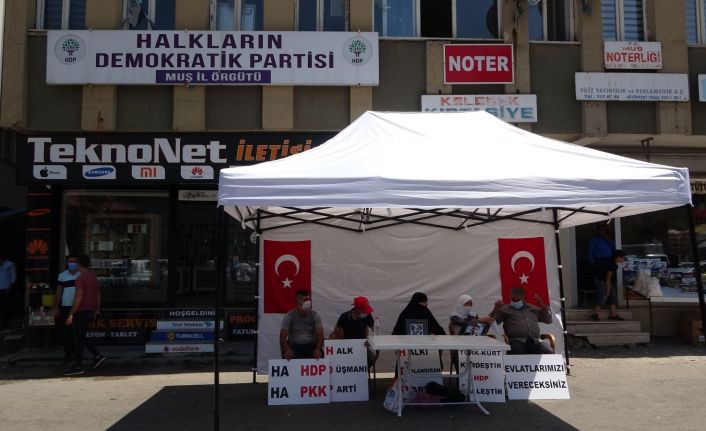 Muş’taki ilk evlat buluşması, HDP önünde eylem yapan annelere umut oldu