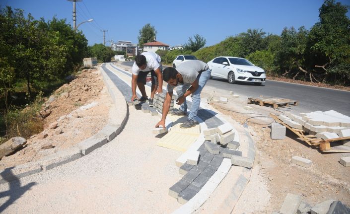 Oba Hatipoğlu Sokak’ta kaldırım çalışması