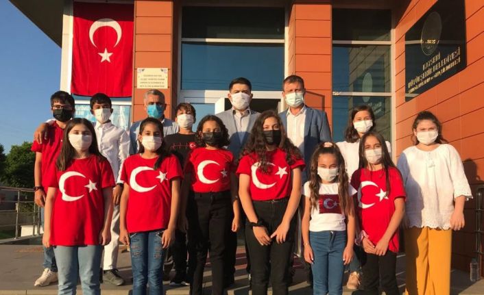 Öğrenciler 15 Temmuz şehitlerini andı