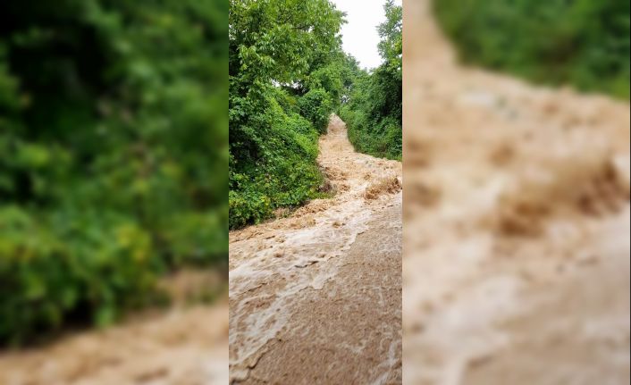 Orhaneli Başköy’ü sel bastı