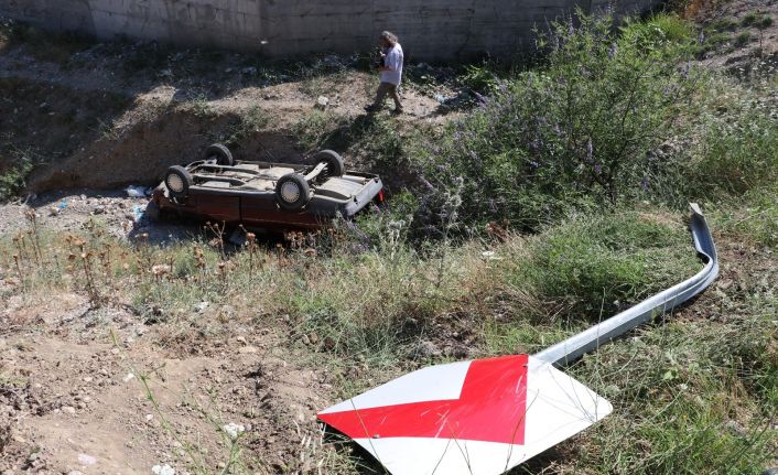 Otomobil 20 metrelik uçurumdan dere yatağına yuvarlandı: 1 yaralı