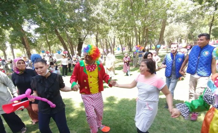 Özel çocuklar özel programda doyasıya eğlendi