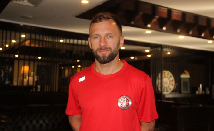 (Özel haber) Hakan Özmert: “Antalyaspor forması altında futbolu bırakmak istiyorum”