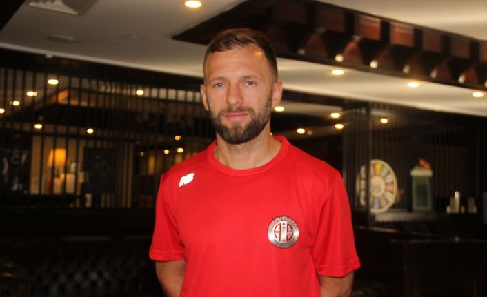 (Özel) Hakan Özmert: “Antalyaspor forması altında futbolu bırakmak istiyorum”