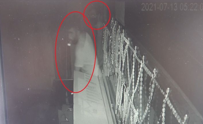 (Özel) Hırsızlar 200 bin liralık gümüş takıyı böyle çaldı