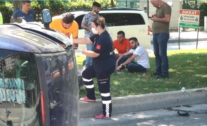 (Özel) İstanbul’da feci kaza: Burnu bile kanamadan kurtuldu, aracına böyle baktı
