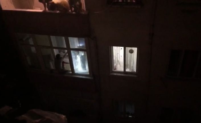 (Özel) İstanbul’da nefes kesen rehine kurtarma operasyonu: Çocuğunu bıçakla rehin aldı