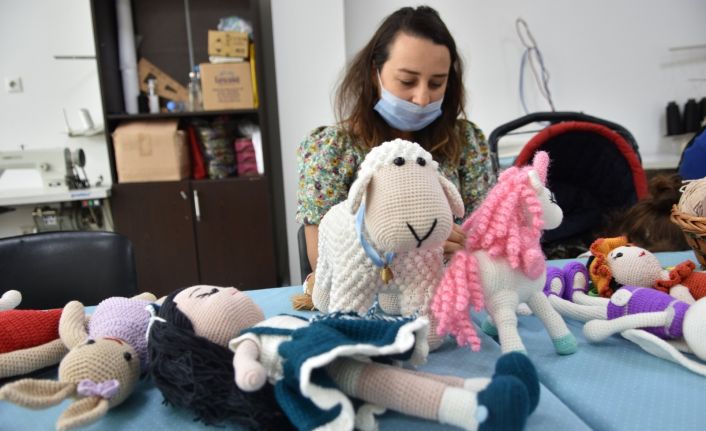 (Özel) Kadınlar yaptığı organik bebekler ile aile bütçesine katkı sağlıyor