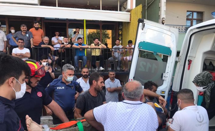 (Özel) Sultanbeyli’de kanalizasyon çalışması sırasında göçük altında kalan işçi kurtarıldı