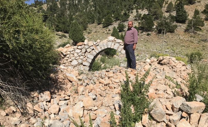 (ÖZEL) Tarihi Nodar Han ve hana ait kemerli kuyu define avcıları tarafından talan edildi