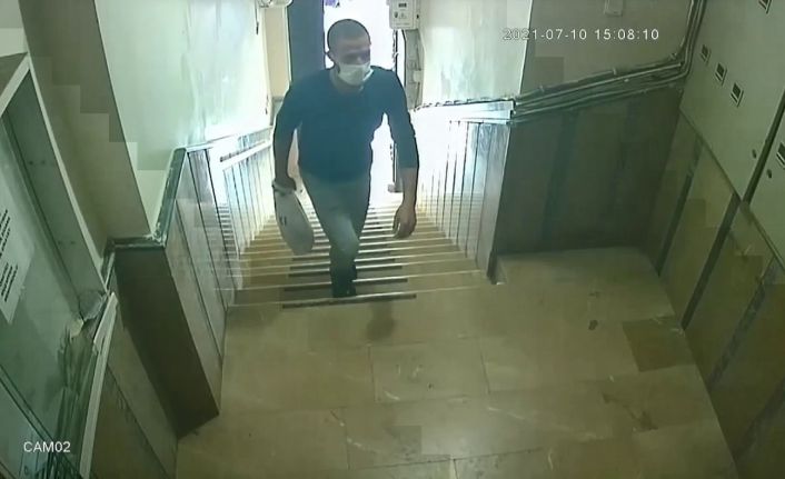 (Özel) Ümraniye’de özel eğitim merkezinden gündüz vakti laptop hırsızlığı kamerada