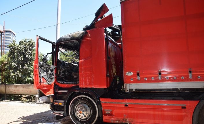Park halindeki tır yandı