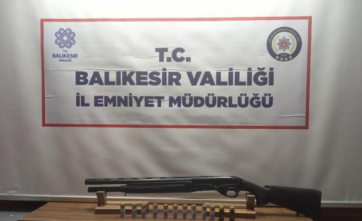 Polisten 23 şahsa huzur operasyonu