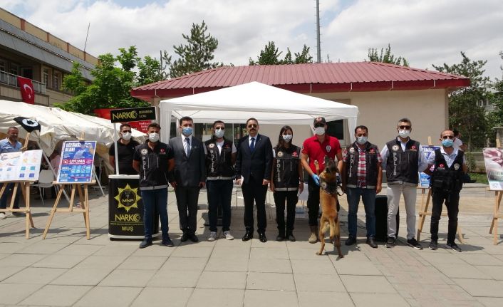 Polisten uyuşturucu ve organize suçlara karşı mücadele çalışması